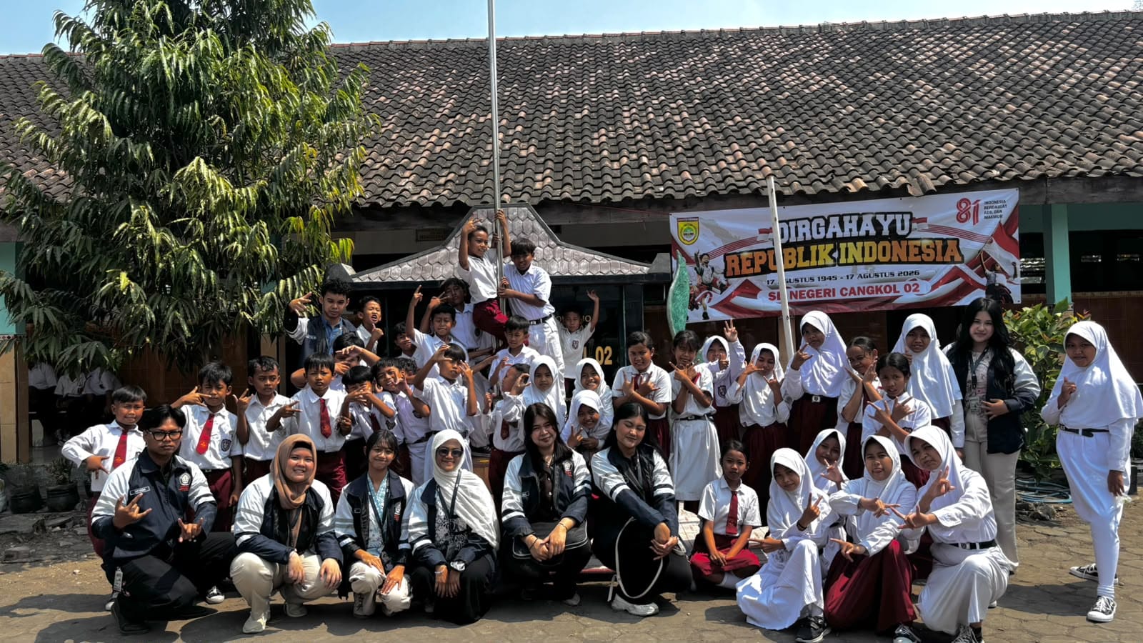 Warna-Warni Program Mengajar Tim II KKN Undip di SDN 01 dan SDN 02 Cangkol